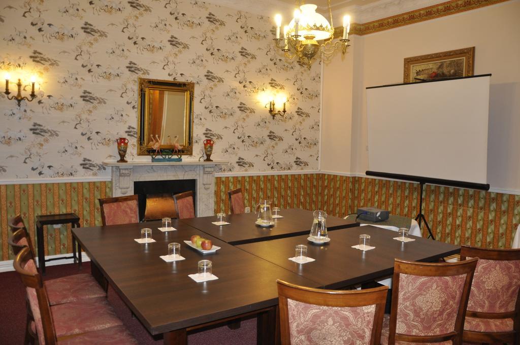 Hotel Garden Boleslawiec  Bagian luar foto