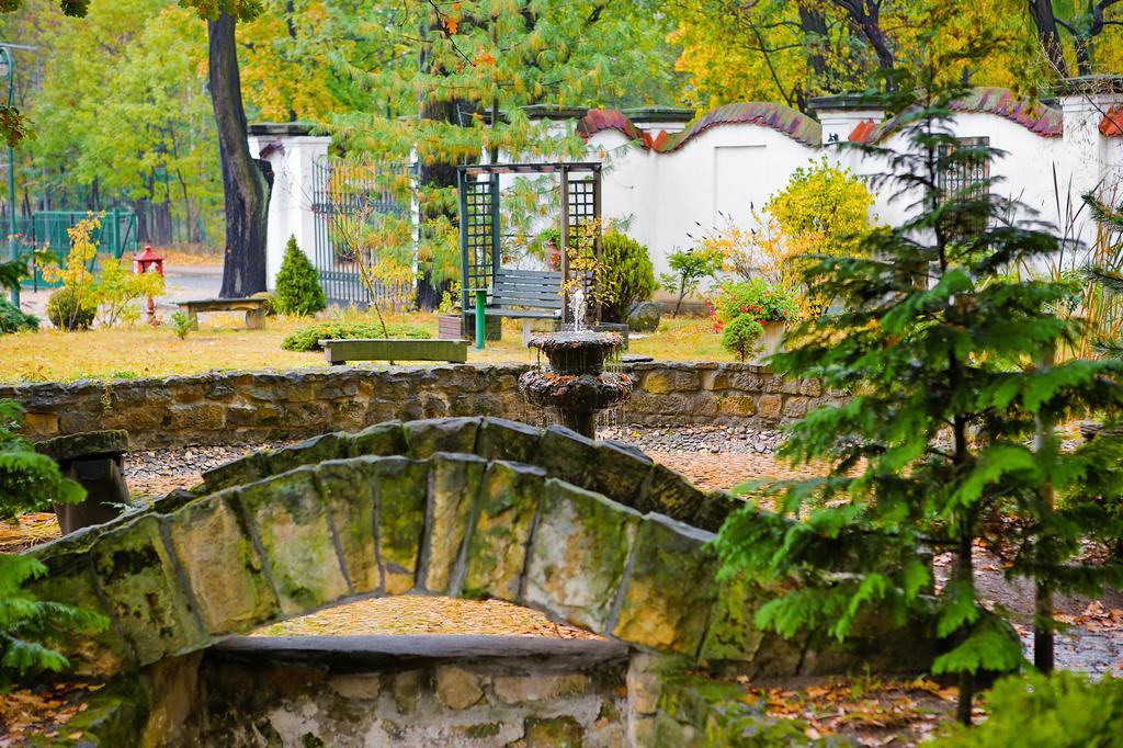 Hotel Garden Boleslawiec  Bagian luar foto