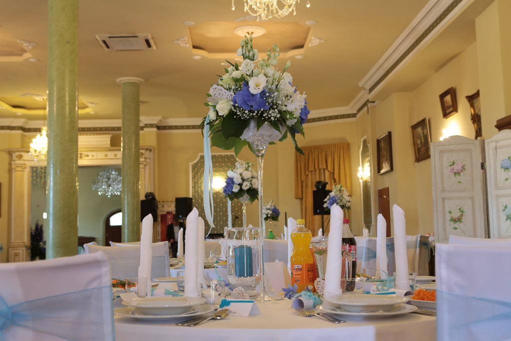 Hotel Garden Boleslawiec  Bagian luar foto