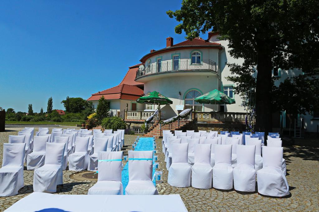 Hotel Garden Boleslawiec  Bagian luar foto