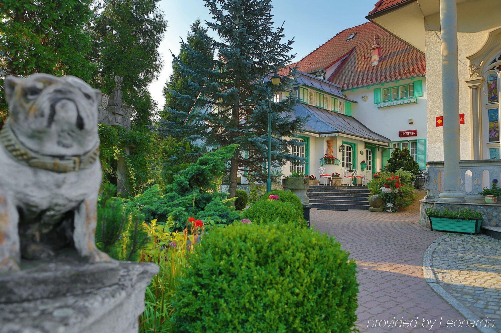 Hotel Garden Boleslawiec  Bagian luar foto