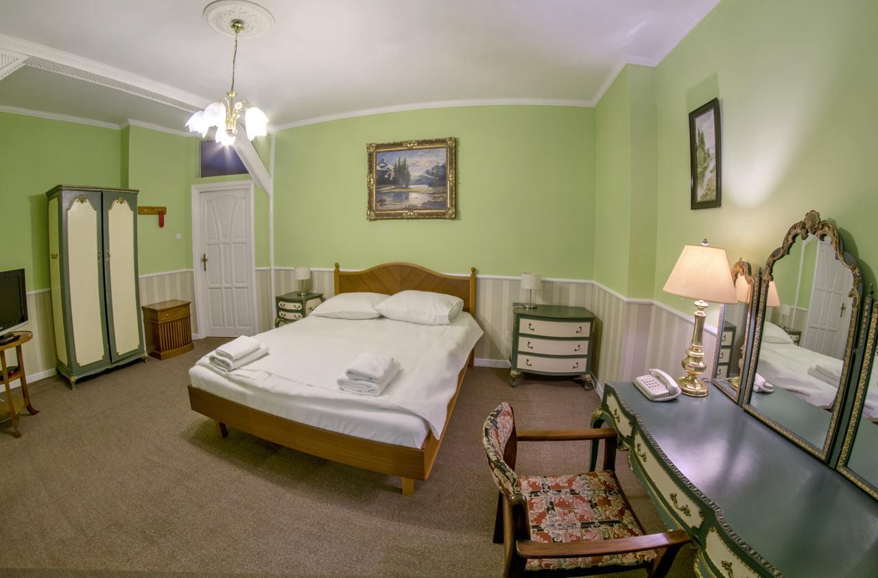 Hotel Garden Boleslawiec  Bagian luar foto