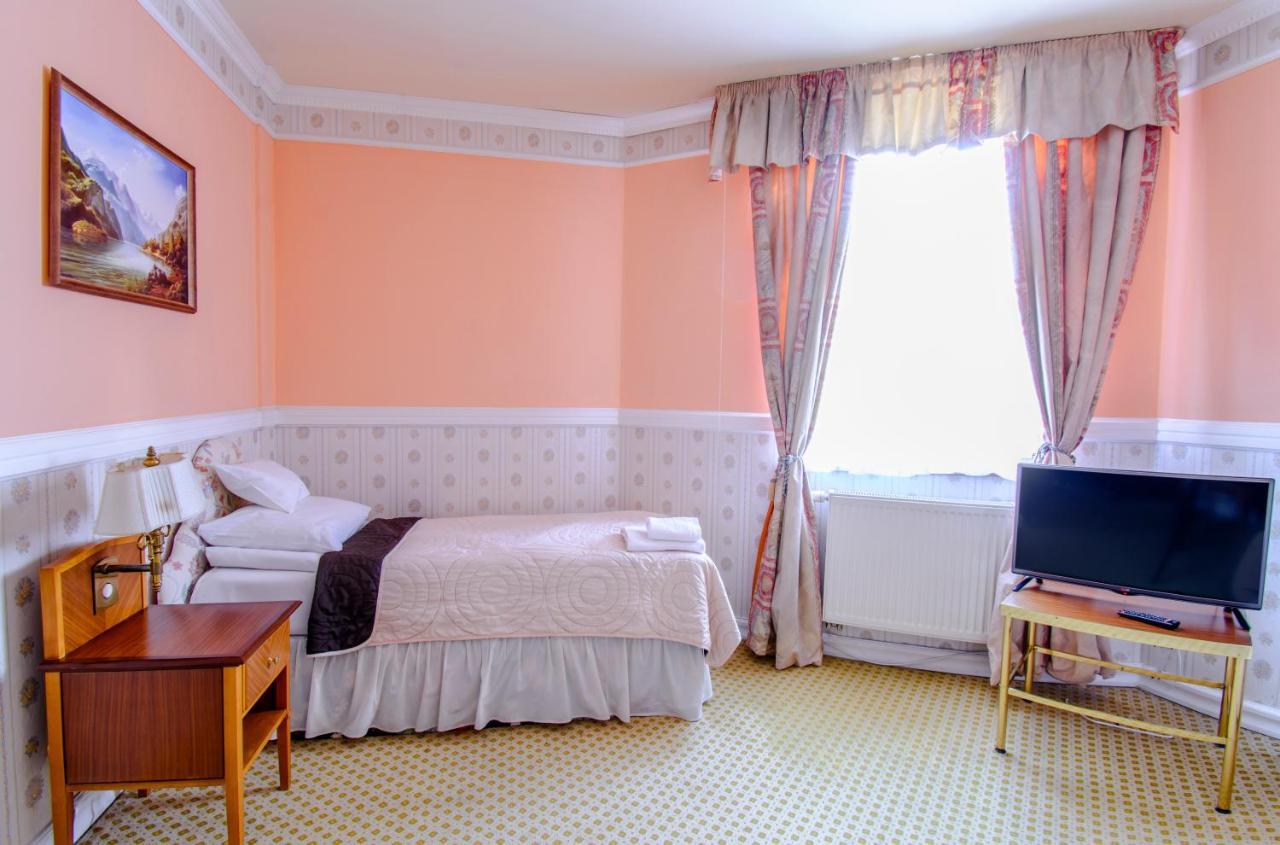Hotel Garden Boleslawiec  Bagian luar foto