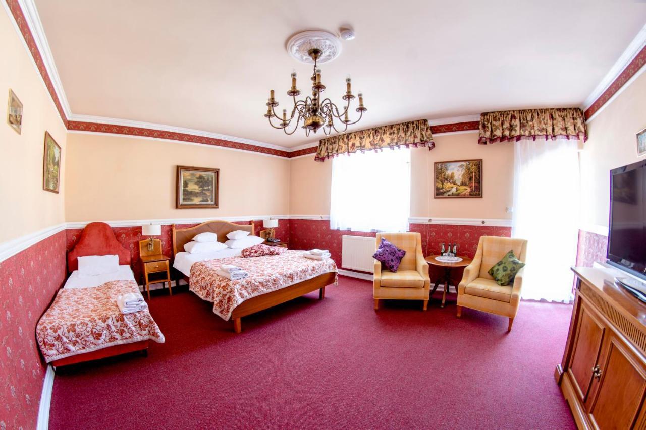 Hotel Garden Boleslawiec  Bagian luar foto