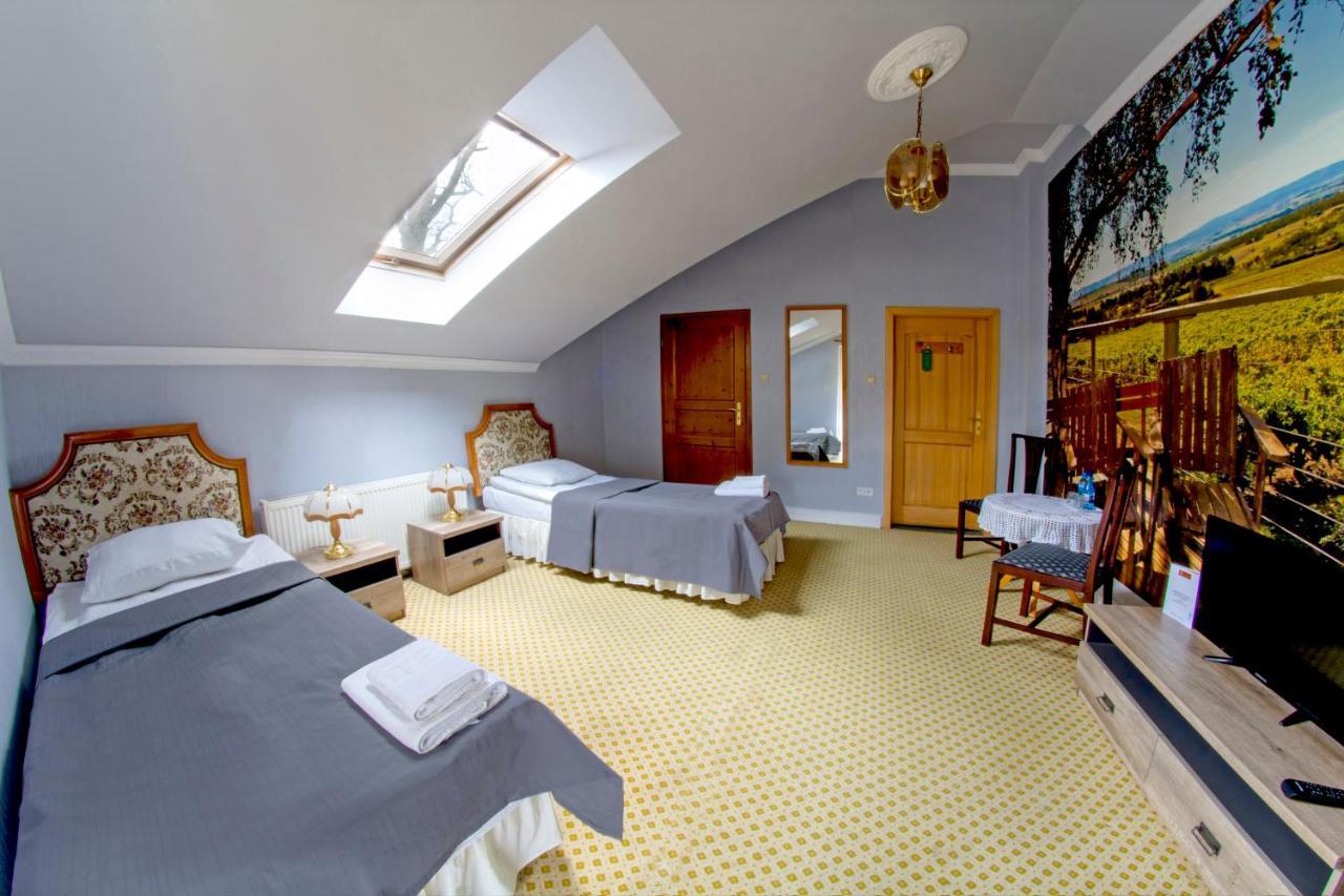 Hotel Garden Boleslawiec  Bagian luar foto