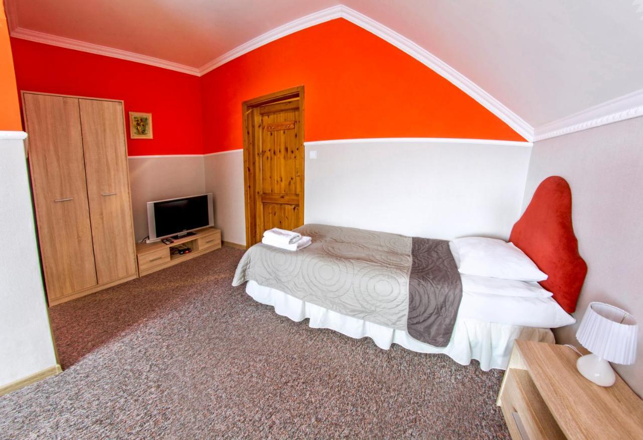 Hotel Garden Boleslawiec  Bagian luar foto