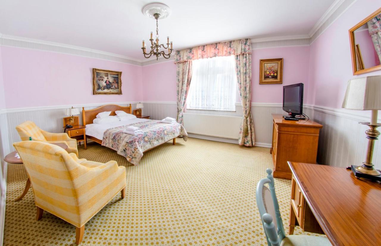 Hotel Garden Boleslawiec  Bagian luar foto