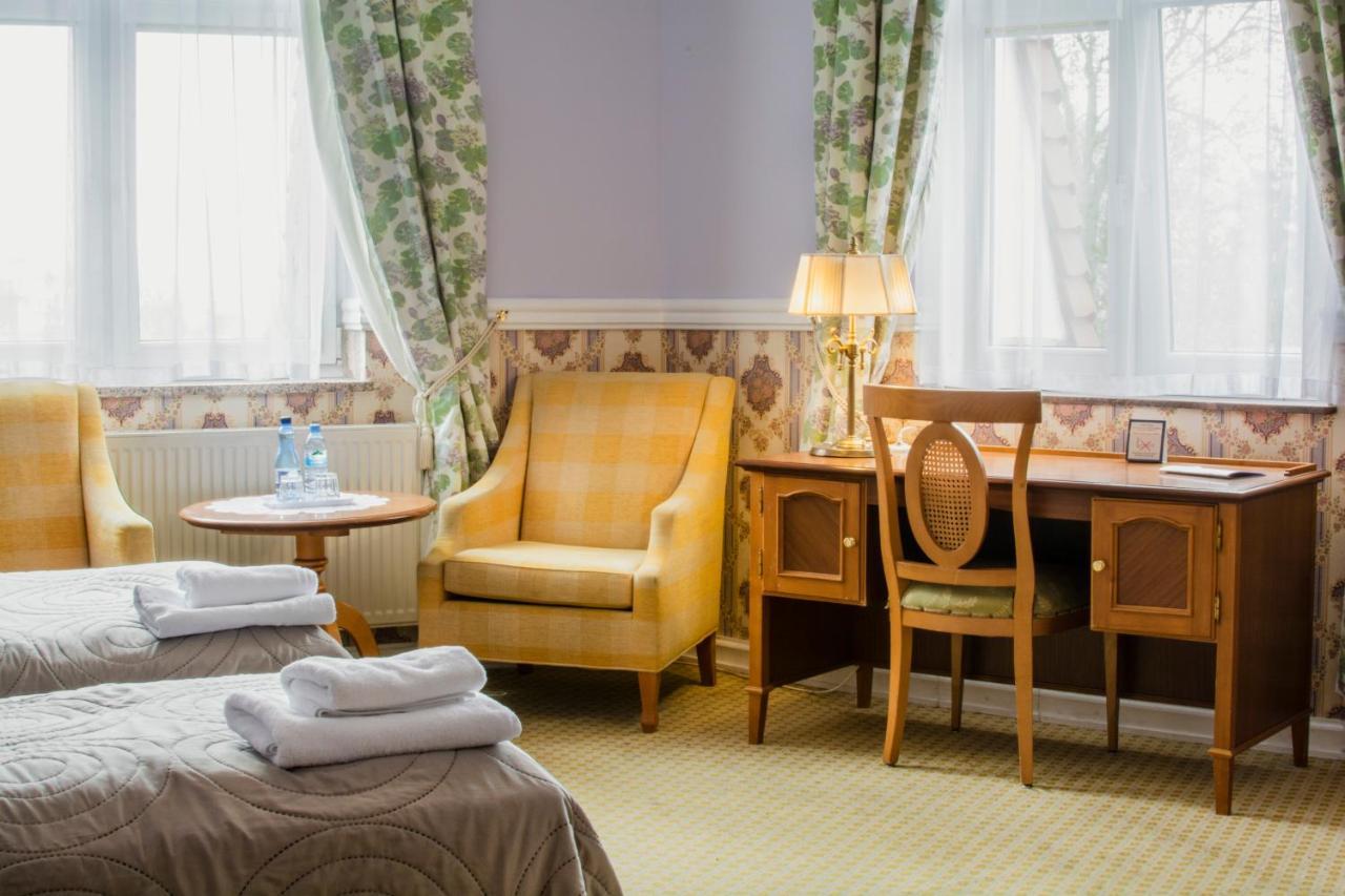 Hotel Garden Boleslawiec  Bagian luar foto
