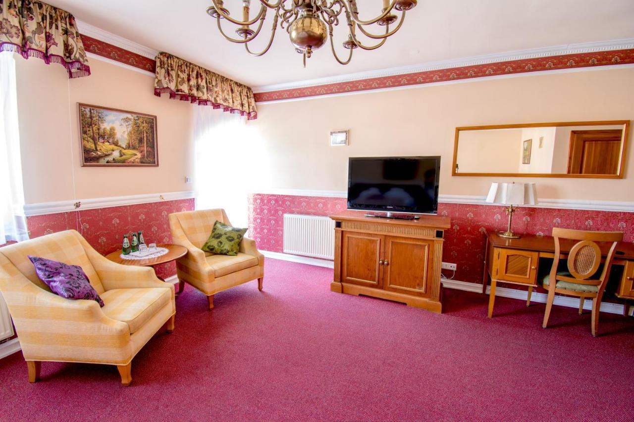 Hotel Garden Boleslawiec  Bagian luar foto