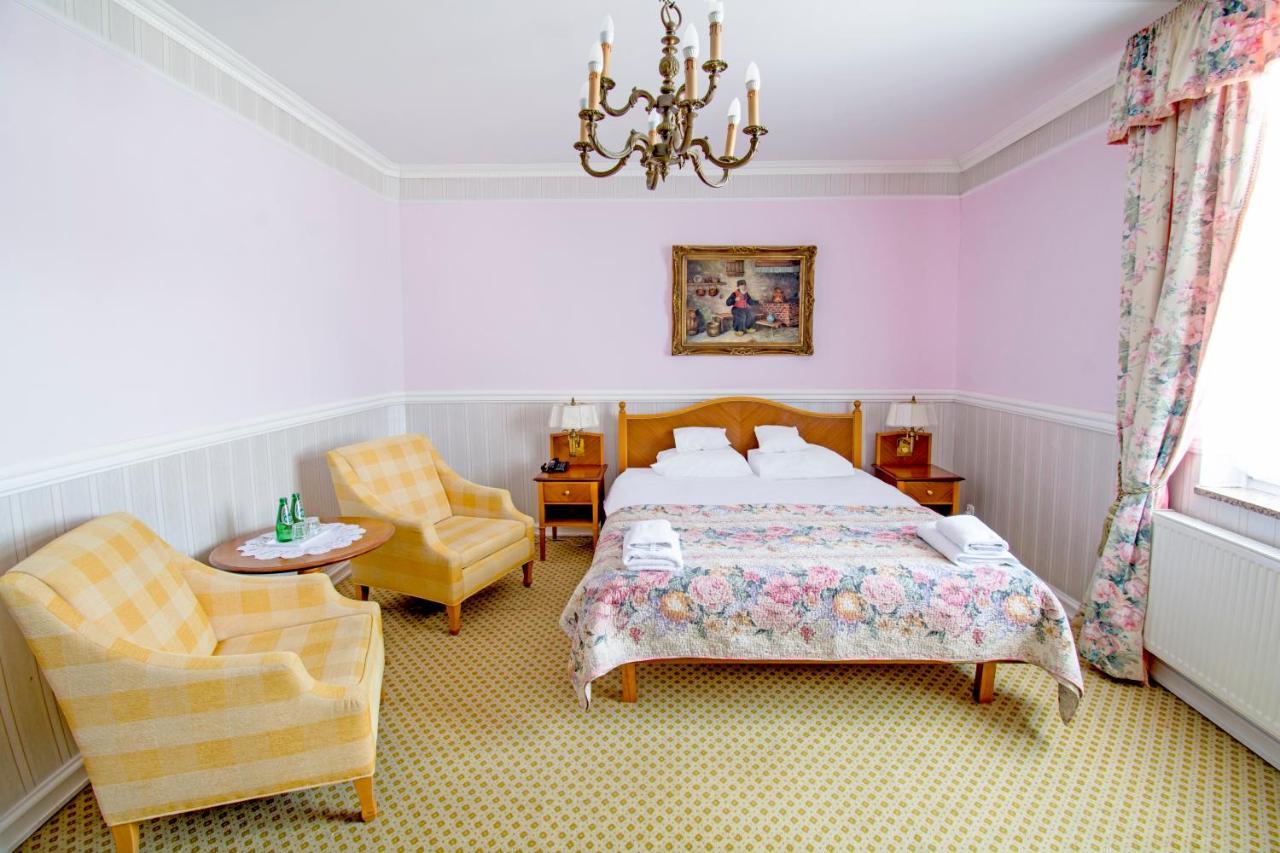 Hotel Garden Boleslawiec  Bagian luar foto