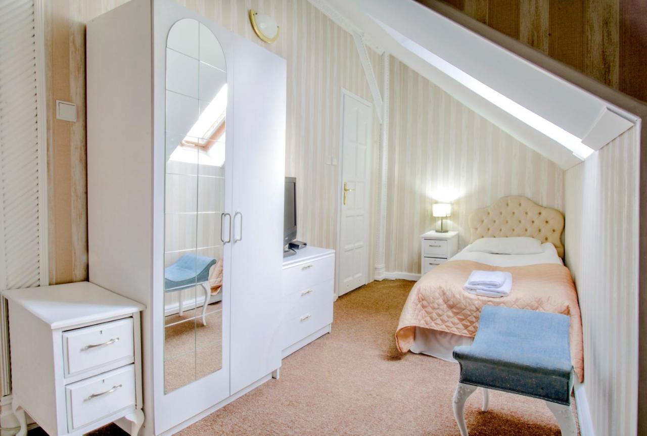 Hotel Garden Boleslawiec  Bagian luar foto