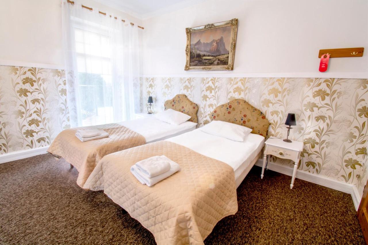 Hotel Garden Boleslawiec  Bagian luar foto