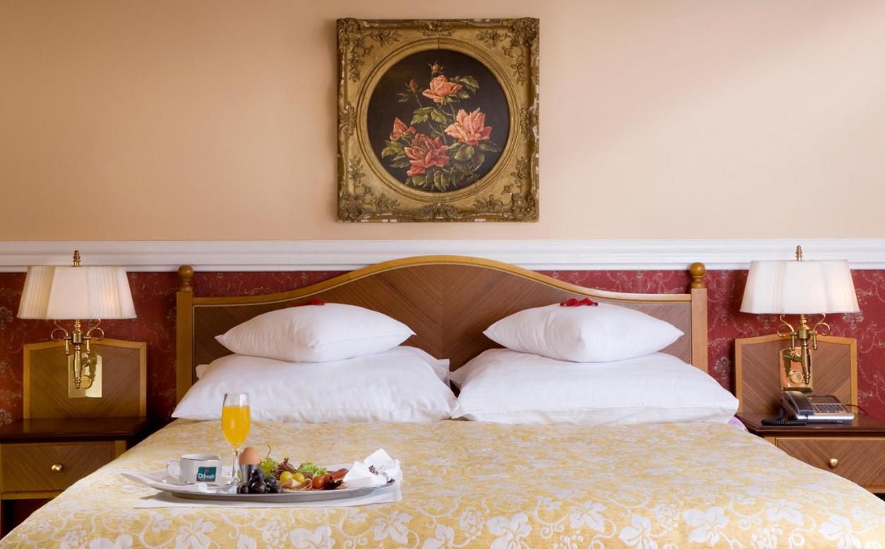 Hotel Garden Boleslawiec  Bagian luar foto